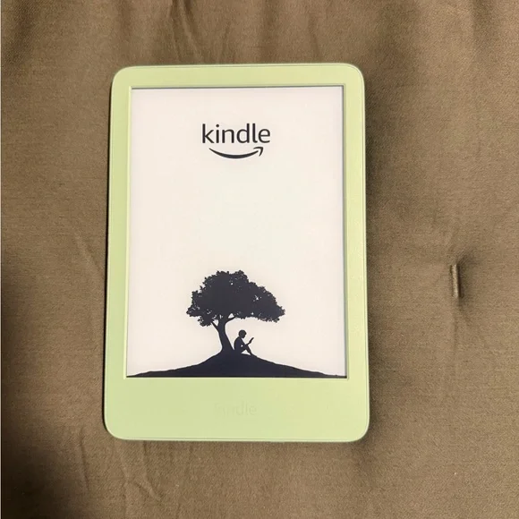 Kindle Basic with Accessories Bundle - Picture 4 of 6